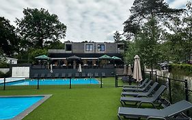 Ruim Chalet Op De Veluwe In Beekbergen Op Recreatiepark Topparken Met Vrije Tuin En Eigen Parkeerplaats